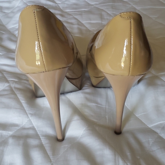 Heels size - Picture 2 of 8